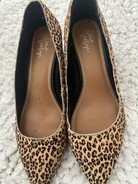 Crown Vintage Leopard-Print Pointed Toe Heels in Tan and Black